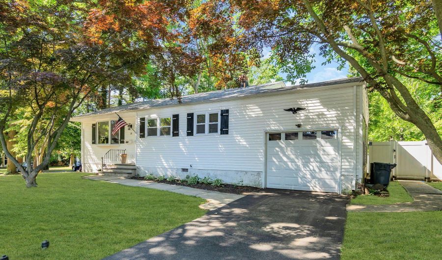 15 Columbia Ave, Atlantic Highlands, NJ 07716 - 3 Beds, 2 Bath