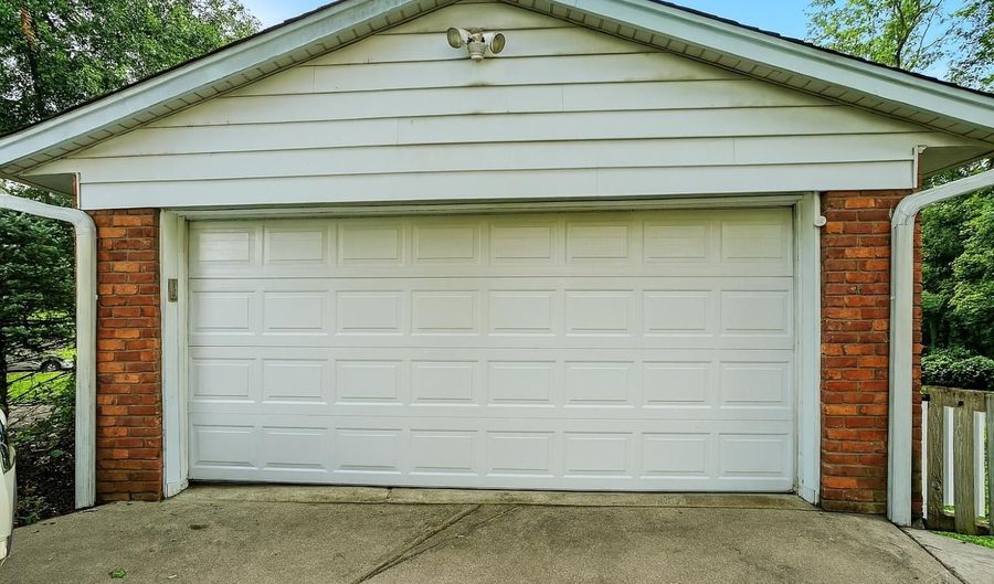 1579 Sylved Ln, Cincinnati, OH 45238 - 4 Beds, 3 Bath