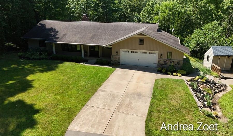8300 Arapaho Trl SE, Alto, MI 49302 - 3 Beds, 3 Bath