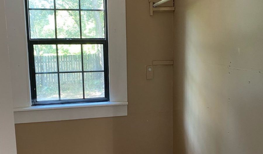 709 COLLEGE St, Bainbridge, GA 39817 - 4 Beds, 3 Bath