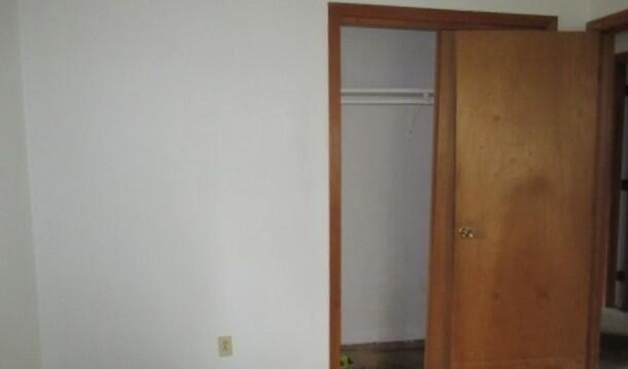 137 Union St, Belfast, ME 04915 - 2 Beds, 1 Bath