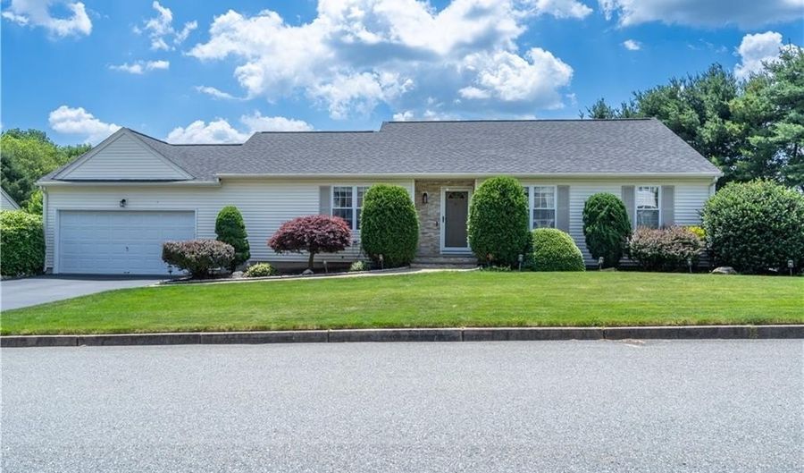 62 Scituate Farms Dr, Cranston, RI 02921 - 3 Beds, 3 Bath