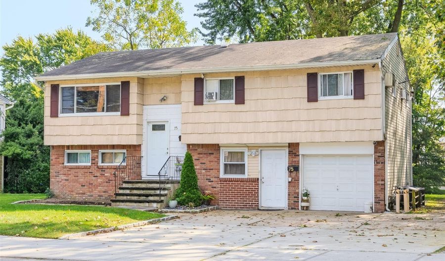 75 Oak St, Amityville, NY 11701 - 5 Beds, 2 Bath