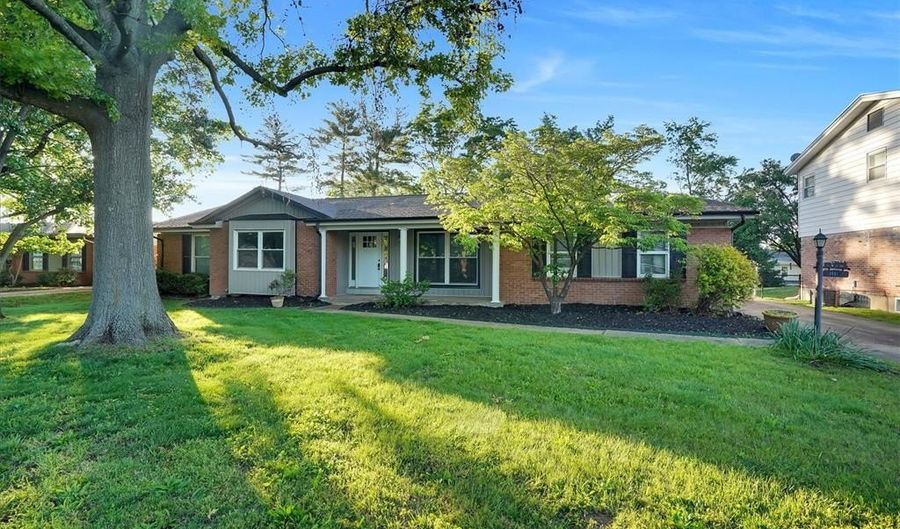 15583 Clayton Rd, Ballwin, MO 63011 - 3 Beds, 2 Bath