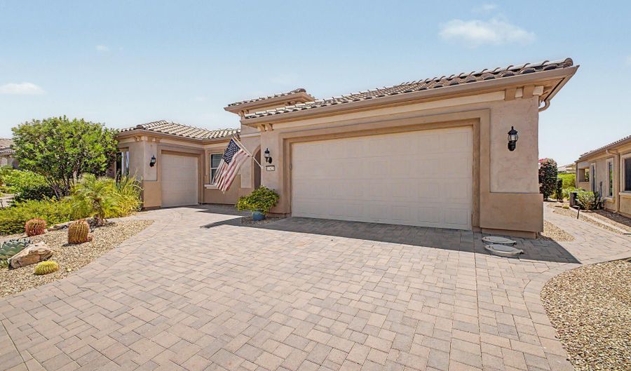 27425 W YUKON Dr, Buckeye, AZ 85396 - 2 Beds, 3 Bath