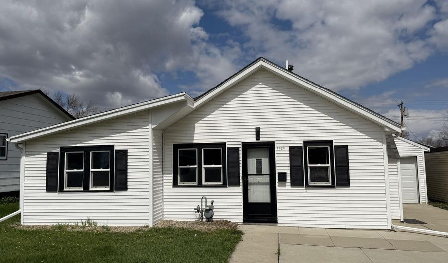 1320 SW 3rd Ave, Aberdeen, SD 57401 - 2 Beds, 2 Bath