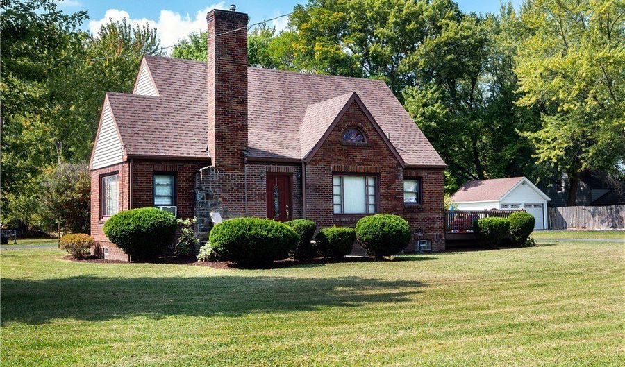 2792 S Canfield Niles Rd, Austintown, OH 44515 - 3 Beds, 2 Bath