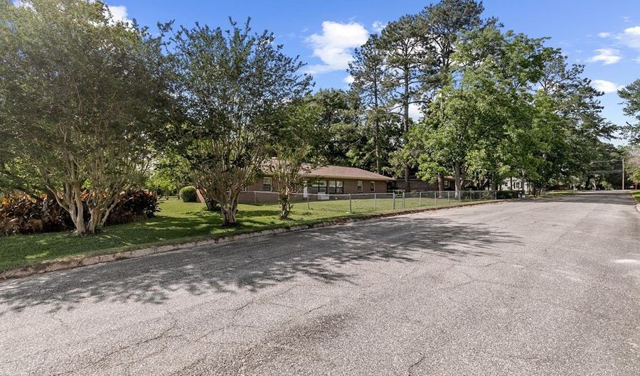 207 Midland St, Ashford, AL 36312 - 3 Beds, 2 Bath