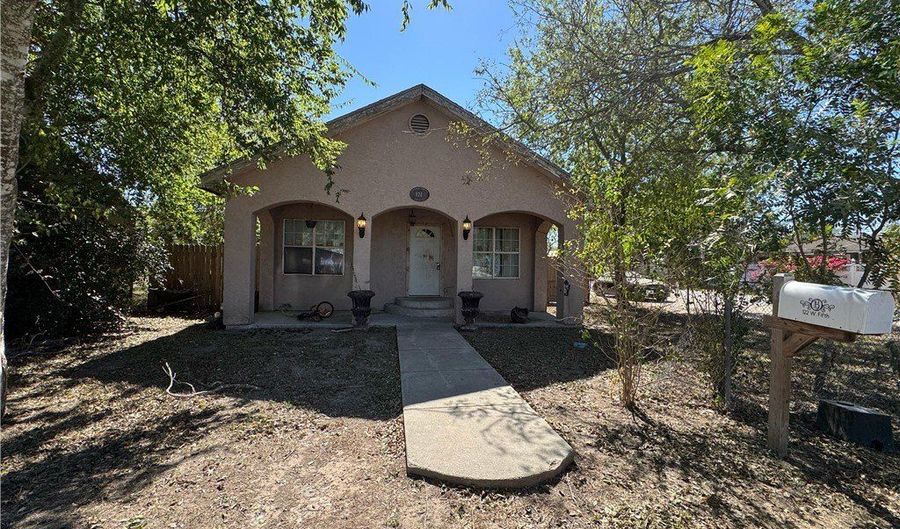 122 5th St W, Alice, TX 78332 - 3 Beds, 2 Bath