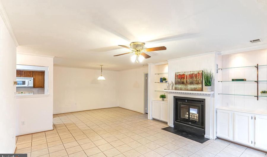 13110 SHADYSIDE Ln 9-138, Germantown, MD 20874 - 2 Beds, 2 Bath