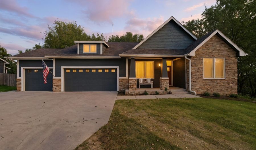 820 Greenwood Hills Dr, Adel, IA 50003 - 3 Beds, 3 Bath