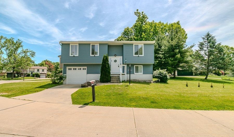 10015 Windjammer Trl, Aurora, OH 44202 - 3 Beds, 2 Bath