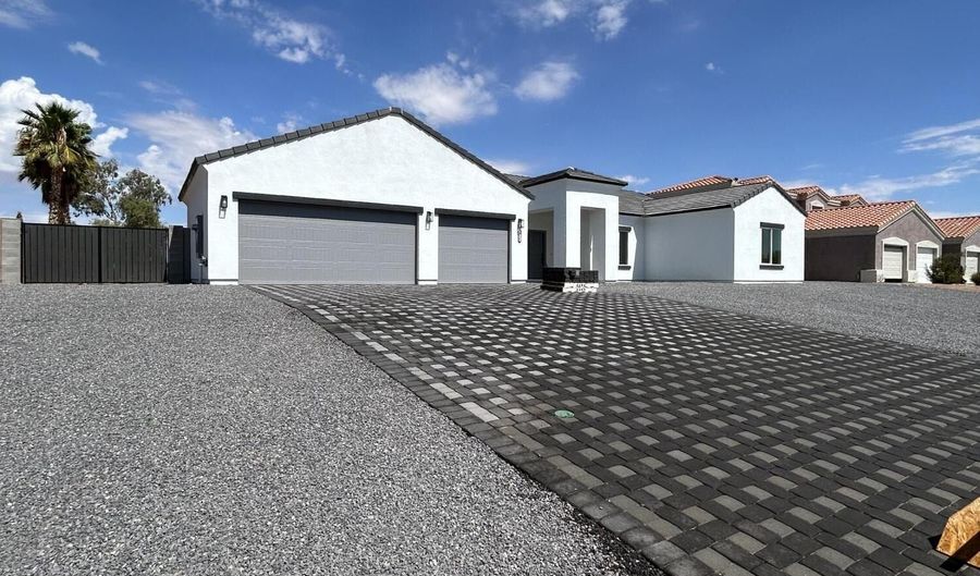 8610 W MONACO Blvd, Arizona City, AZ 85123 - 4 Beds, 3 Bath