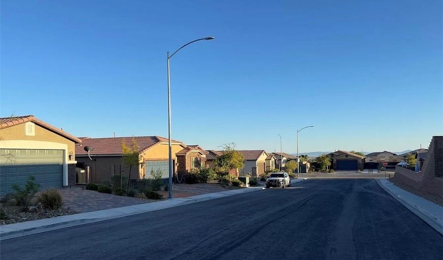 2748 Brinkley Manor St, Laughlin, NV 89029 - 4 Beds, 3 Bath
