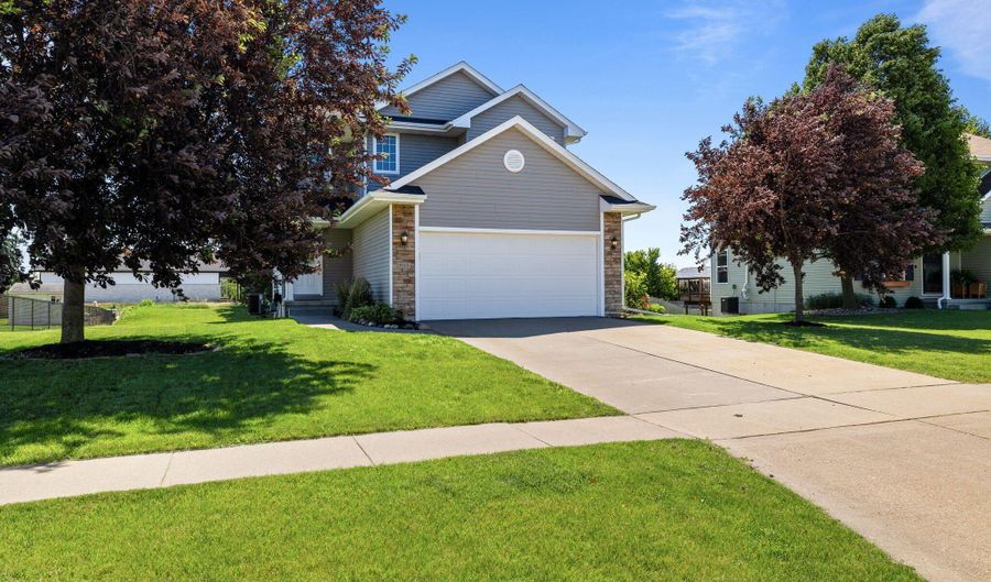 5113 NE Ledgestone Ct, Ankeny, IA 50021 - 4 Beds, 3 Bath