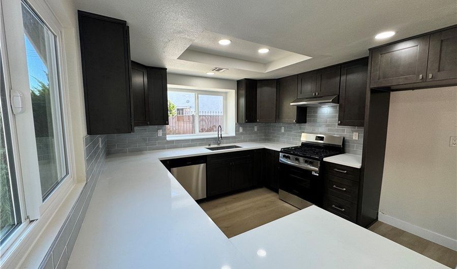 1605 W Bruin St, Los Angeles, CA 90047 - 4 Beds, 3 Bath