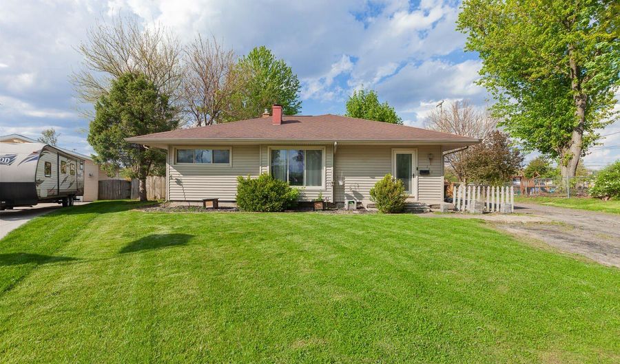 260 Renfrew Ave, Adrian, MI 49221 - 3 Beds, 3 Bath