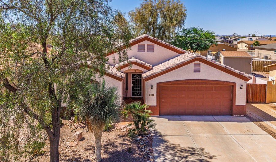9069 W RAVEN Dr, Arizona City, AZ 85123 - 3 Beds, 2 Bath