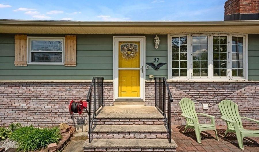37 North St, Andover, NJ 07801 - 3 Beds, 2 Bath