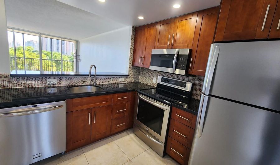 3301 N Country Club Dr 504, Aventura, FL 33180 - 1 Beds, 2 Bath