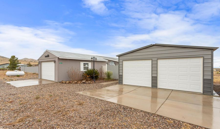 4861 S STORMY Ln, Hereford, AZ 85615 - 3 Beds, 2 Bath