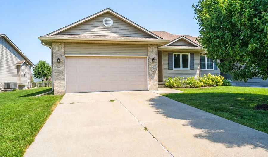 809 NE 5th St, Ankeny, IA 50021 - 3 Beds, 3 Bath