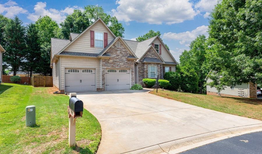 707 Secretariat Dr, Boiling Springs, SC 29316 - 3 Beds, 2 Bath