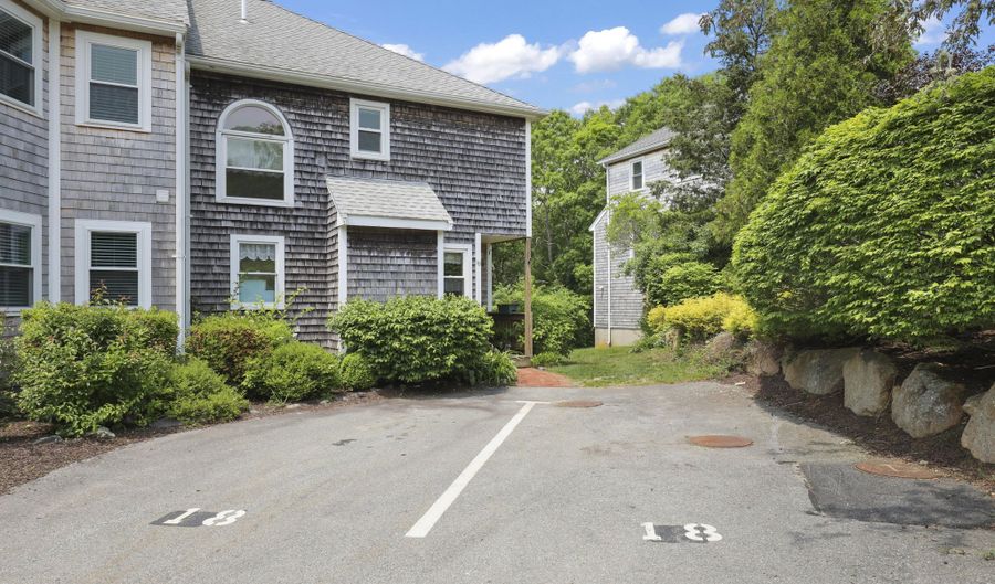 18 Harbor Hill Dr, Bourne, MA 02532 - 2 Beds, 2 Bath