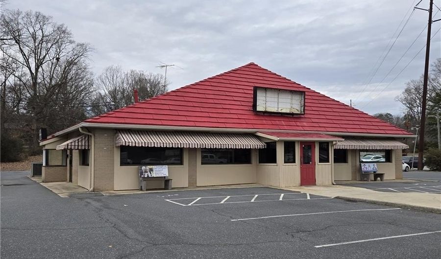 715 E Dixie Dr, Asheboro, NC 27203 - 0 Beds, 0 Bath