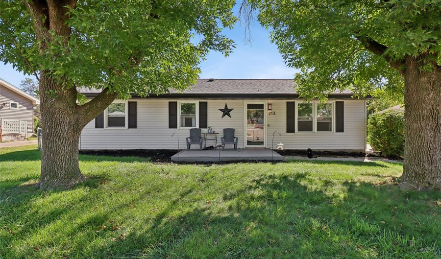 213 10th Ave SW, Altoona, IA 50009 - 3 Beds, 1 Bath
