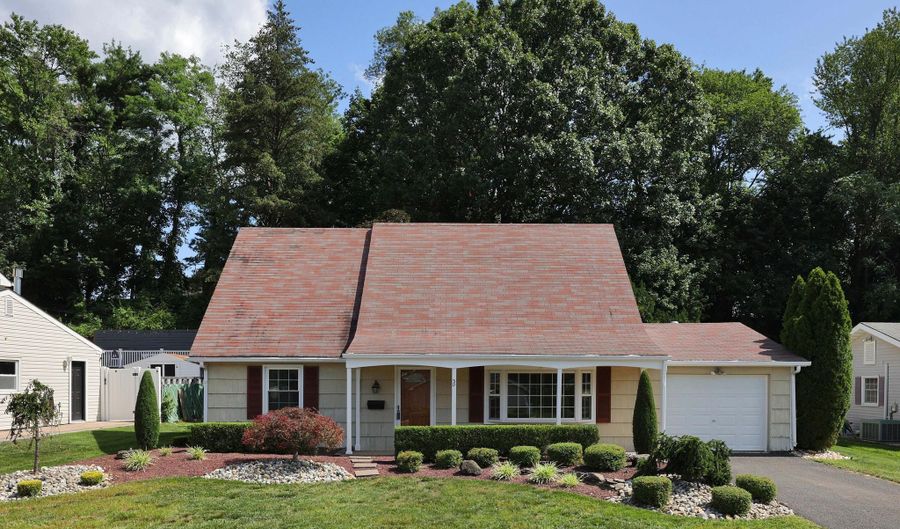 30 Oxford Ln, Aberdeen, NJ 07747 - 4 Beds, 2 Bath