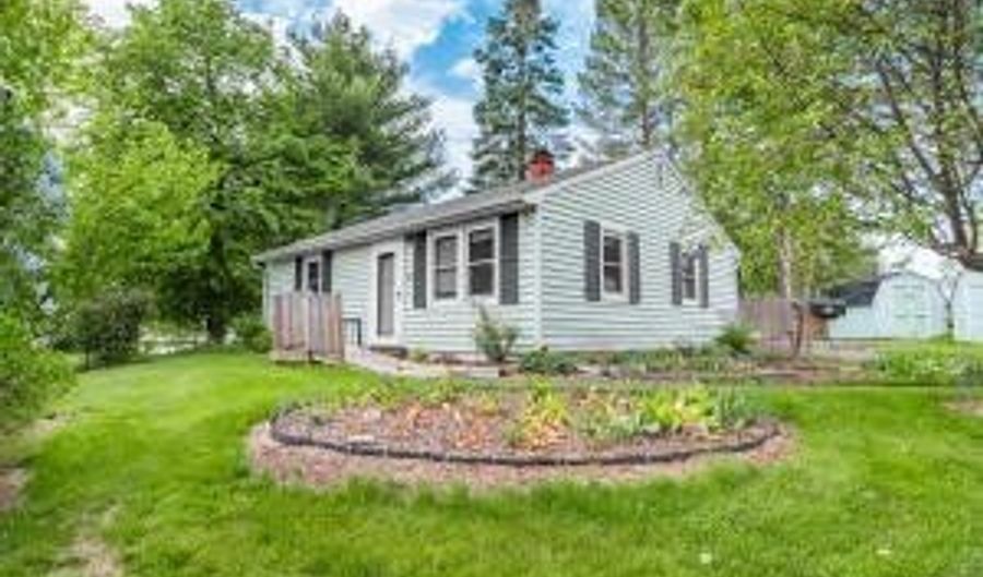 57 Naylor St, Bangor, ME 04401 - 2 Beds, 1 Bath