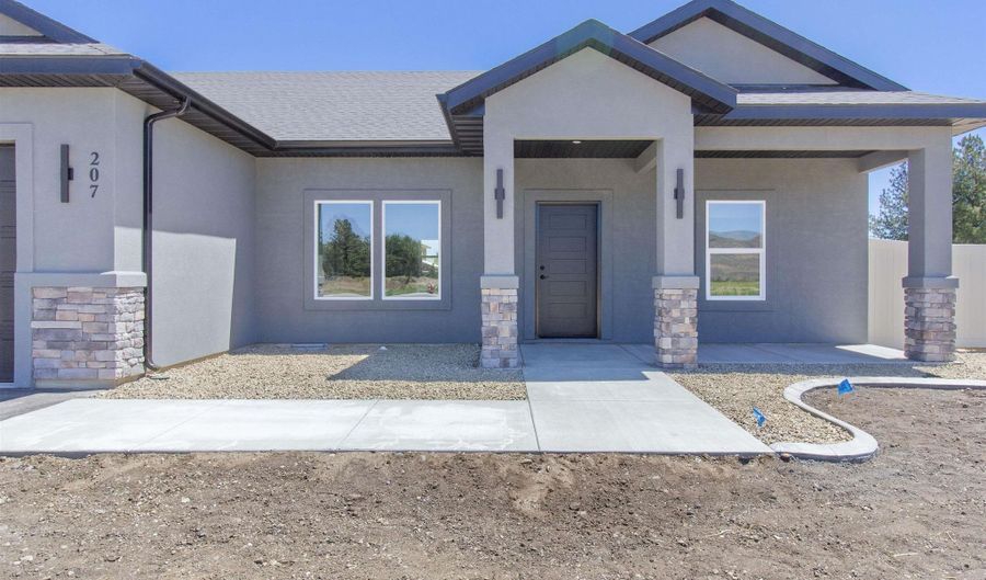207 W First St, Carey, ID 83320 - 3 Beds, 2 Bath