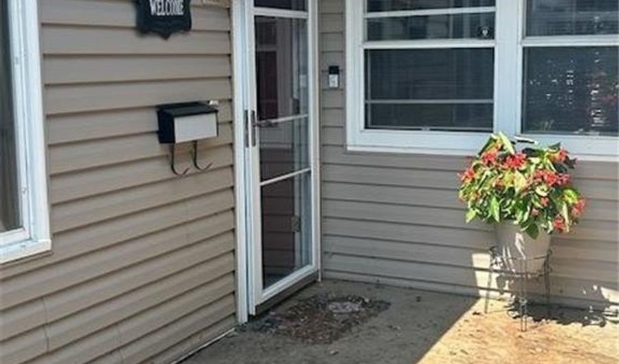 1502 Franklin Ln, Anoka, MN 55303 - 2 Beds, 2 Bath
