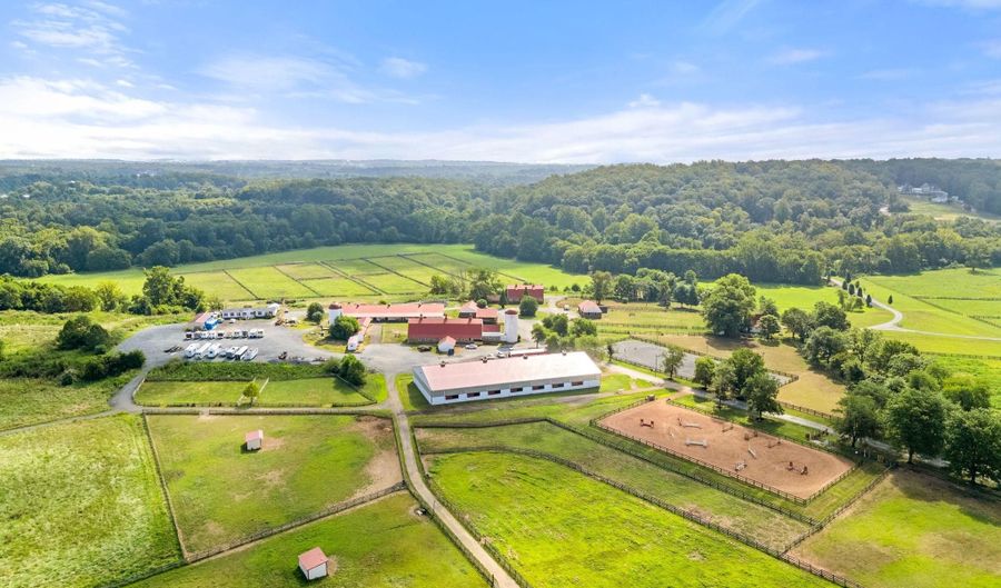 40332 COURTLAND FARM Ln, Aldie, VA 20105 - 3 Beds, 2 Bath