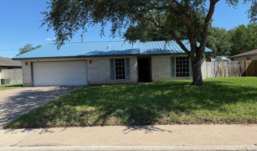 1117 Las Palmas Cir, Alice, TX 78332 - 3 Beds, 2 Bath