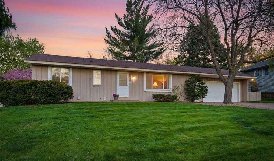 5856 139th St W, Apple Valley, MN 55124 - 5 Beds, 2 Bath