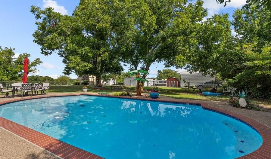 2038 Hill Top Cir, Weatherford, TX 76085 - 3 Beds, 2 Bath