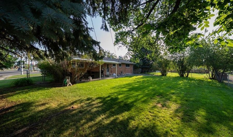 1302 Stampede Ave, Cody, WY 82414 - 4 Beds, 3 Bath