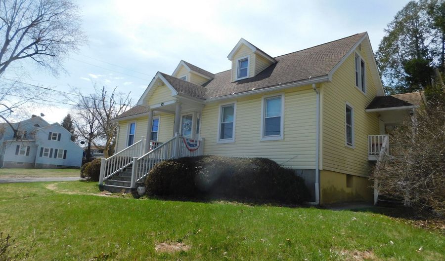 35 Merrimac St, Danbury, CT 06810 - 4 Beds, 3 Bath