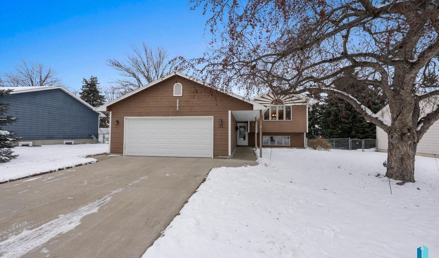 116 W Birchwood Dr, Brandon, SD 57005 - 3 Beds, 2 Bath