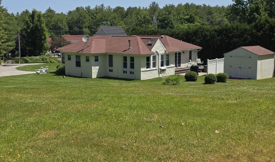 135 Hotel Rd, Auburn, ME 04210 - 3 Beds, 1 Bath