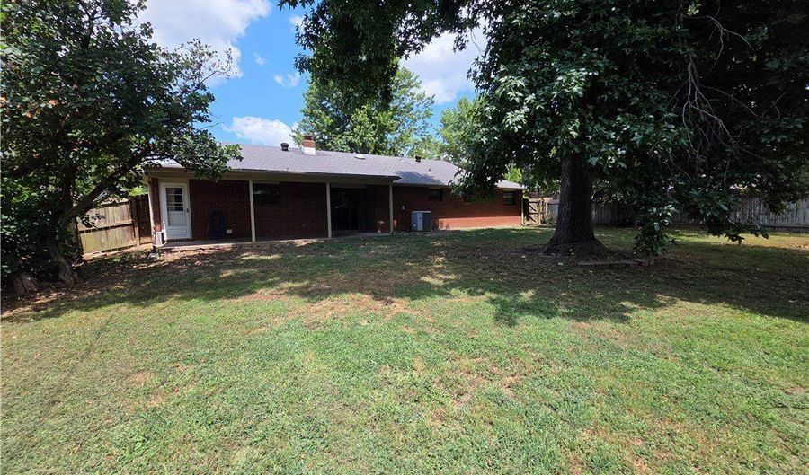 1806 Lawrence St, Bentonville, AR 72712 - 3 Beds, 2 Bath