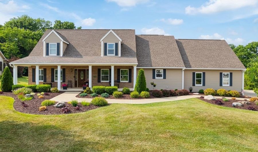 852 Stone Creek Blvd, Ashland, OH 44805 - 4 Beds, 4 Bath