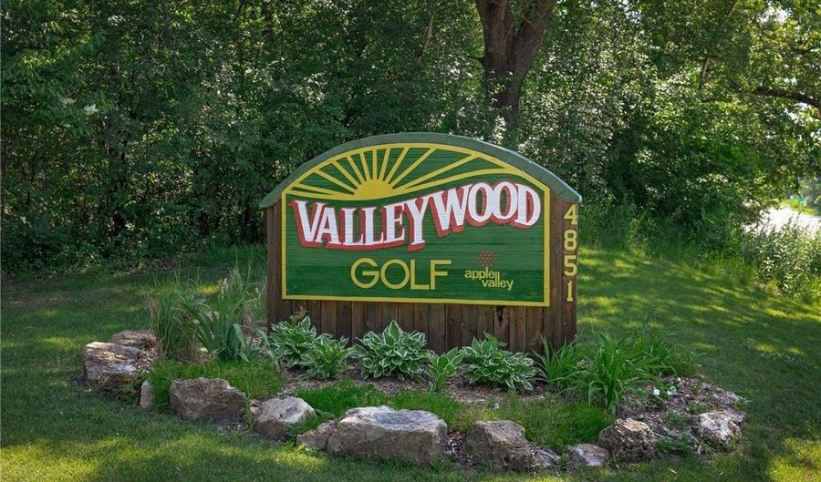 13122 Evermoor Pkwy, Apple Valley, MN 55124 - 4 Beds, 3 Bath