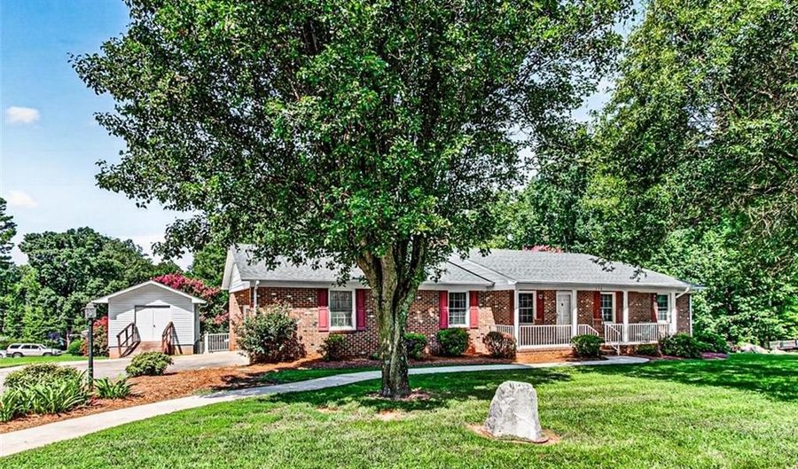 308 Westbury Dr, Asheboro, NC 27205 - 3 Beds, 2 Bath