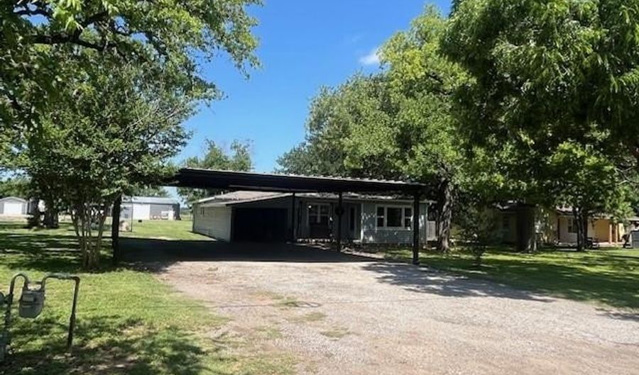 214 Hemphill St, Hico, TX 76457 - 3 Beds, 2 Bath