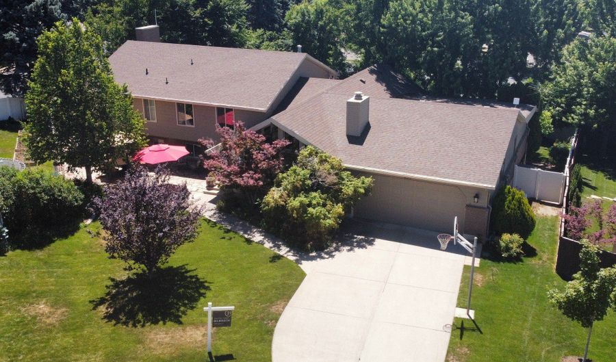 698 E 200 S, Bountiful, UT 84010 - 6 Beds, 4 Bath