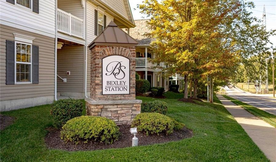 9723 Crayford Rd 1B, Affton, MO 63123 - 2 Beds, 2 Bath