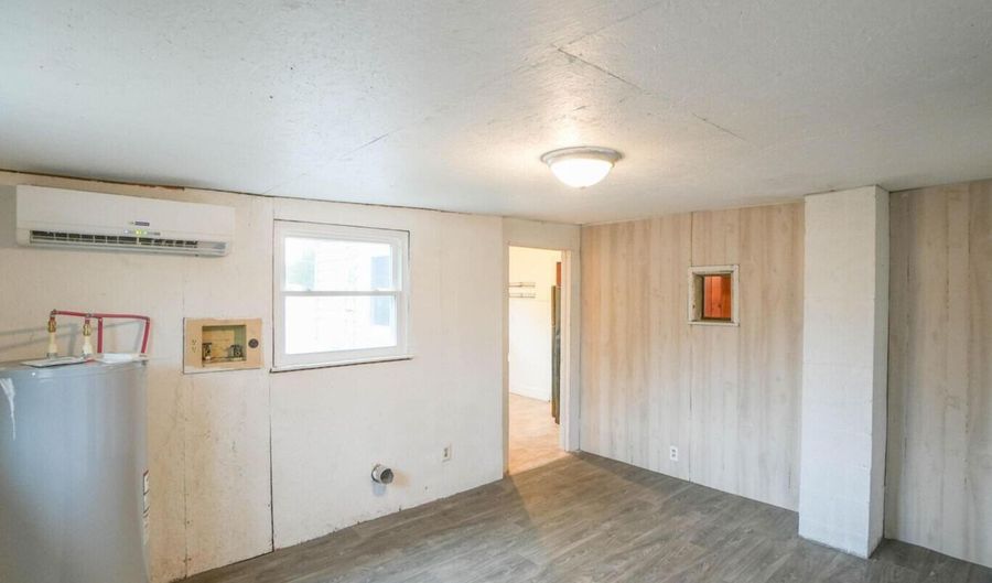 421 Hicks St, Athens, TN 37303 - 2 Beds, 1 Bath